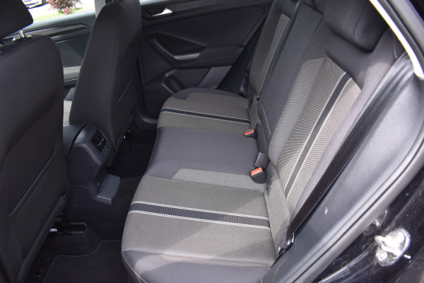 Volkswagen T-Roc 1.5 TSI Style Automaat / Navigatie / Adap. Cruise / Trekhaak / Camera / PDC v+a / 17" LM