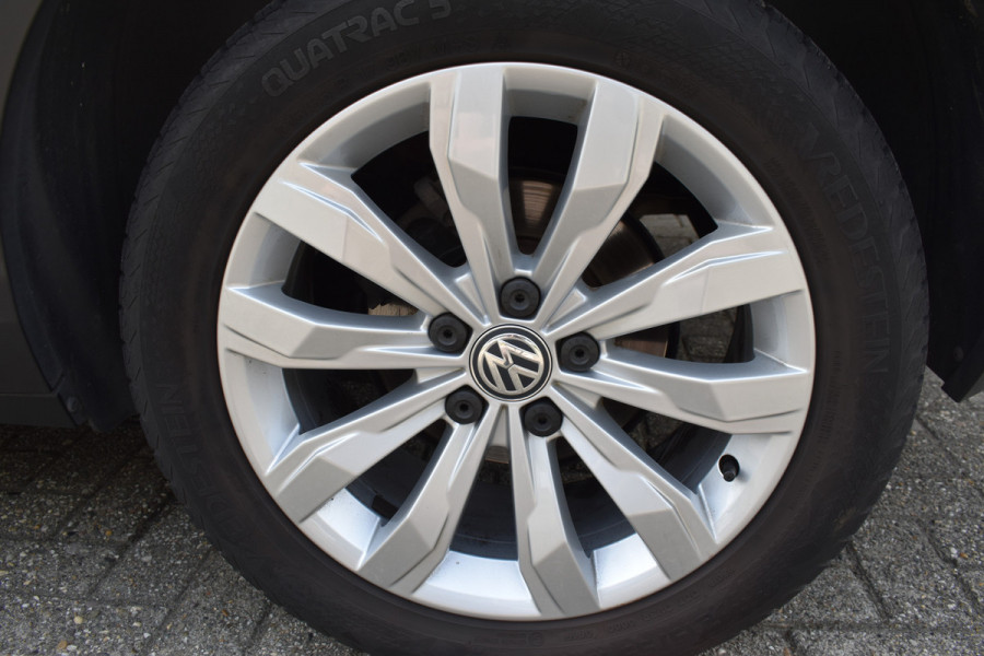 Volkswagen T-Roc 1.5 TSI Style Automaat / Navigatie / Adap. Cruise / Trekhaak / Camera / PDC v+a / 17" LM