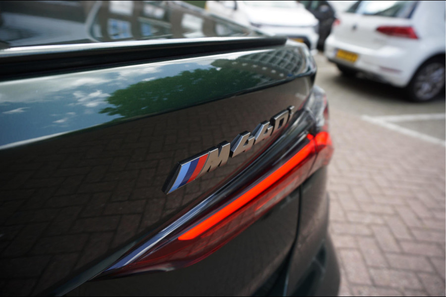 BMW 4 Serie Coupé M440i xDrive High Executive | M-SPORT | SAN REMO GRUN | Panoramadak | Harman Kardon | Head Up Display | Adaptieve demping | APPLE CarPlay | 360 graden Camera