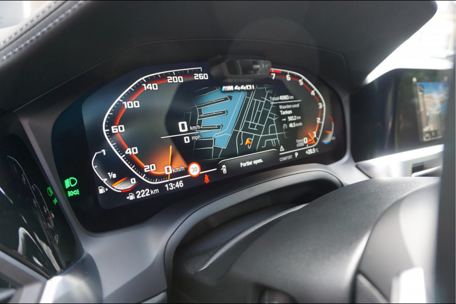 BMW 4 Serie Coupé M440i xDrive High Executive | M-SPORT | SAN REMO GRUN | Panoramadak | Harman Kardon | Head Up Display | Adaptieve demping | APPLE CarPlay | 360 graden Camera