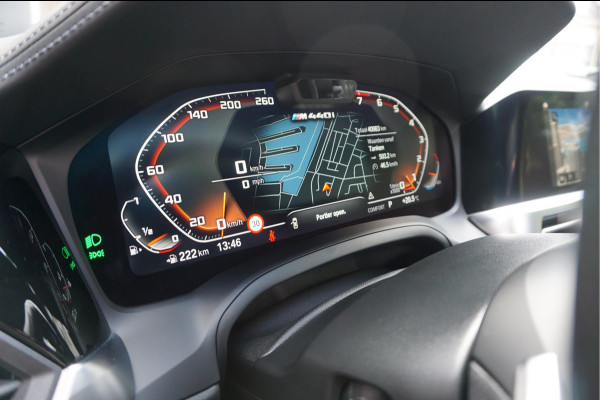 BMW 4 Serie Coupé M440i xDrive High Executive | M-SPORT | SAN REMO GRUN | Panoramadak | Harman Kardon | Head Up Display | Adaptieve demping | APPLE CarPlay | 360 graden Camera