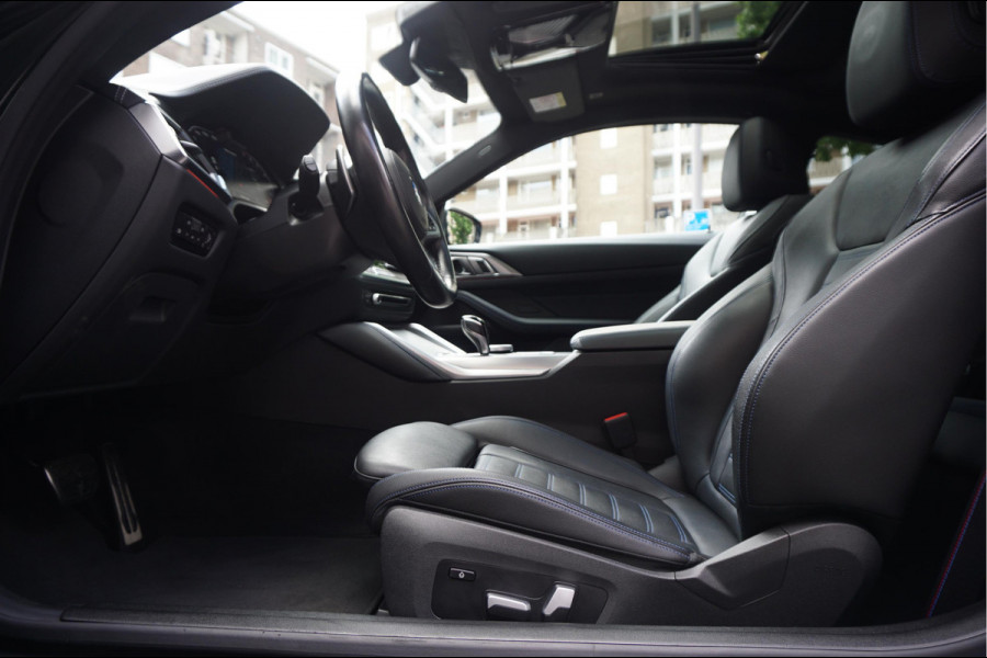 BMW 4 Serie Coupé M440i xDrive High Executive | M-SPORT | SAN REMO GRUN | Panoramadak | Harman Kardon | Head Up Display | Adaptieve demping | APPLE CarPlay | 360 graden Camera