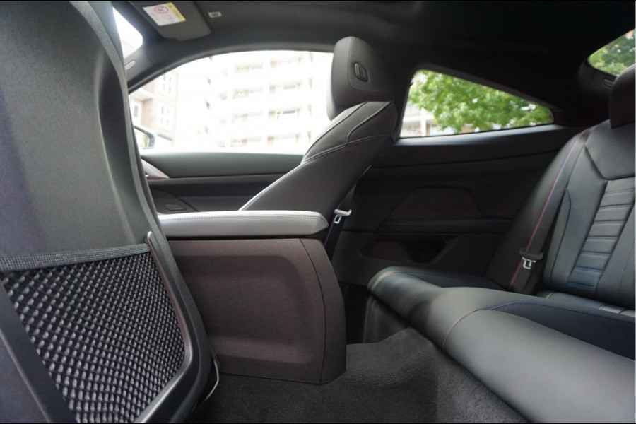 BMW 4 Serie Coupé M440i xDrive High Executive | M-SPORT | SAN REMO GRUN | Panoramadak | Harman Kardon | Head Up Display | Adaptieve demping | APPLE CarPlay | 360 graden Camera
