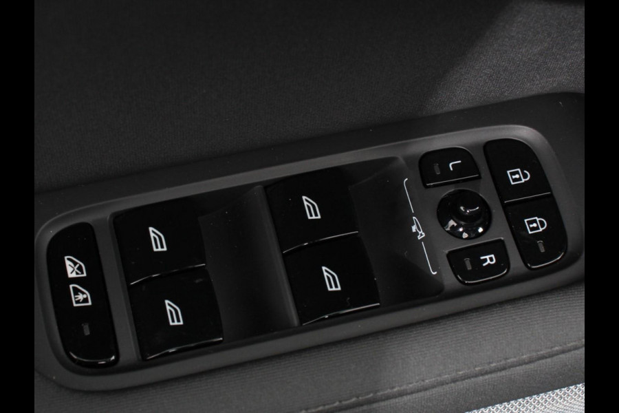 Polestar 2 Long Range Single Motor 78 kWh Climate control Cruise control Panoramadak Parkeersensoren + Camera Voorstoelen verwarmd Apple Carplay/ Android Auto