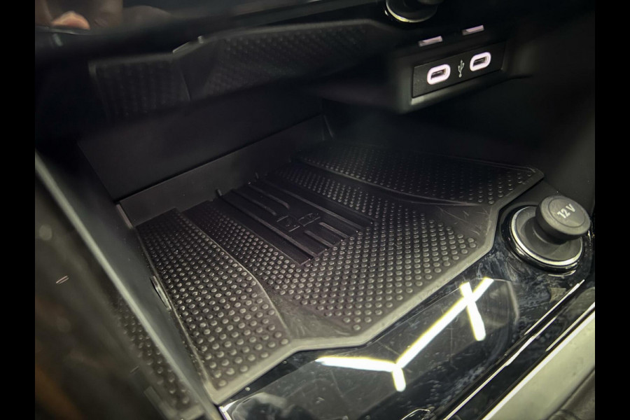 Volkswagen T-Roc 1.5 TSI R-Line Camera | IQ Drive | Massage