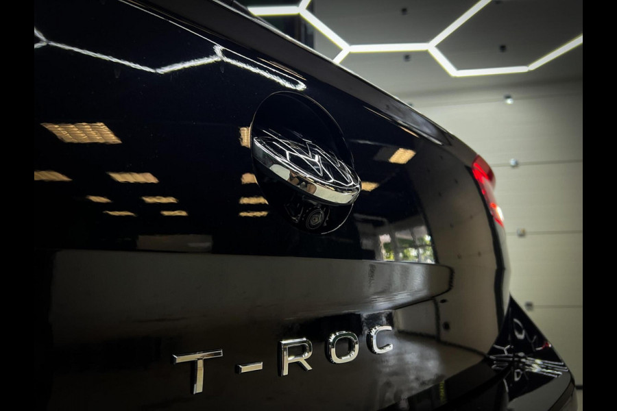 Volkswagen T-Roc 1.5 TSI R-Line Camera | IQ Drive | Massage