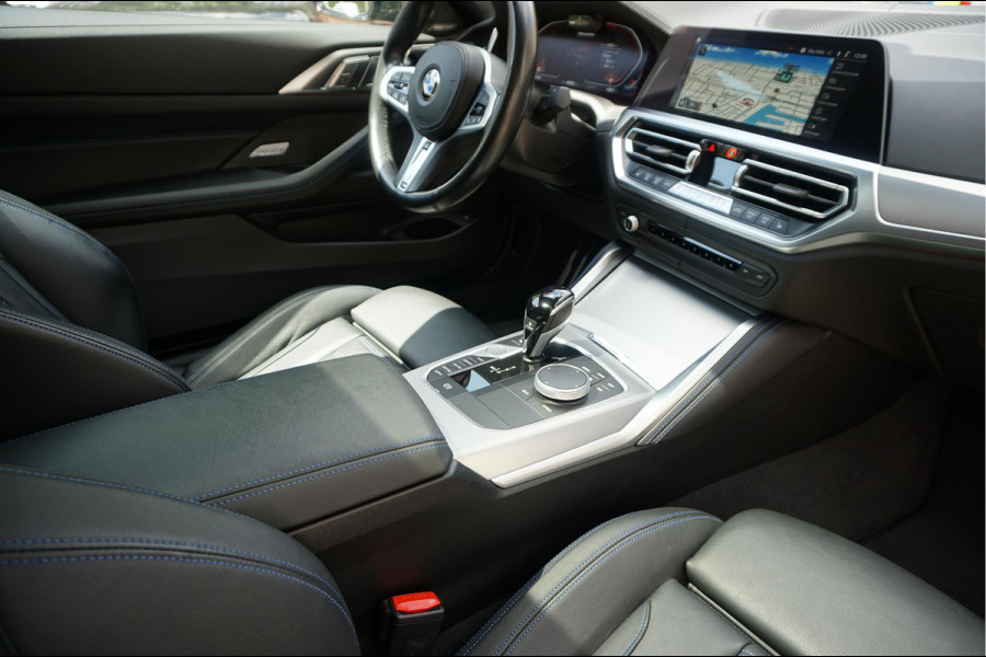 BMW 4 Serie Coupé M440i xDrive High Executive | M-SPORT | SAN REMO GRUN | Panoramadak | Harman Kardon | Head Up Display | Adaptieve demping | APPLE CarPlay | 360 graden Camera