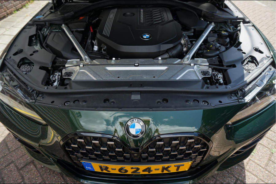 BMW 4 Serie Coupé M440i xDrive High Executive | M-SPORT | SAN REMO GRUN | Panoramadak | Harman Kardon | Head Up Display | Adaptieve demping | APPLE CarPlay | 360 graden Camera