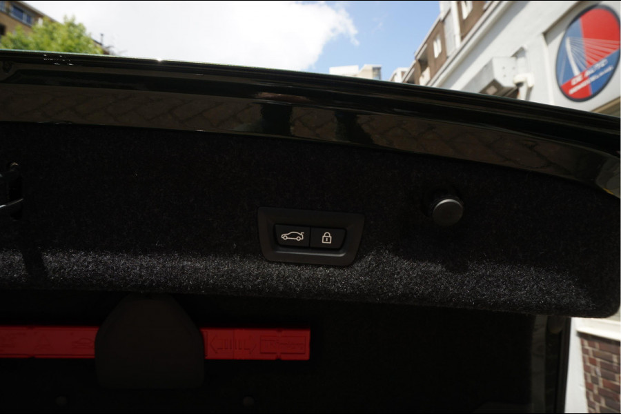 BMW 4 Serie Coupé M440i xDrive High Executive | M-SPORT | SAN REMO GRUN | Panoramadak | Harman Kardon | Head Up Display | Adaptieve demping | APPLE CarPlay | 360 graden Camera