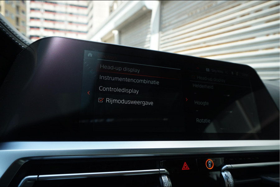 BMW 4 Serie Coupé M440i xDrive High Executive | M-SPORT | SAN REMO GRUN | Panoramadak | Harman Kardon | Head Up Display | Adaptieve demping | APPLE CarPlay | 360 graden Camera