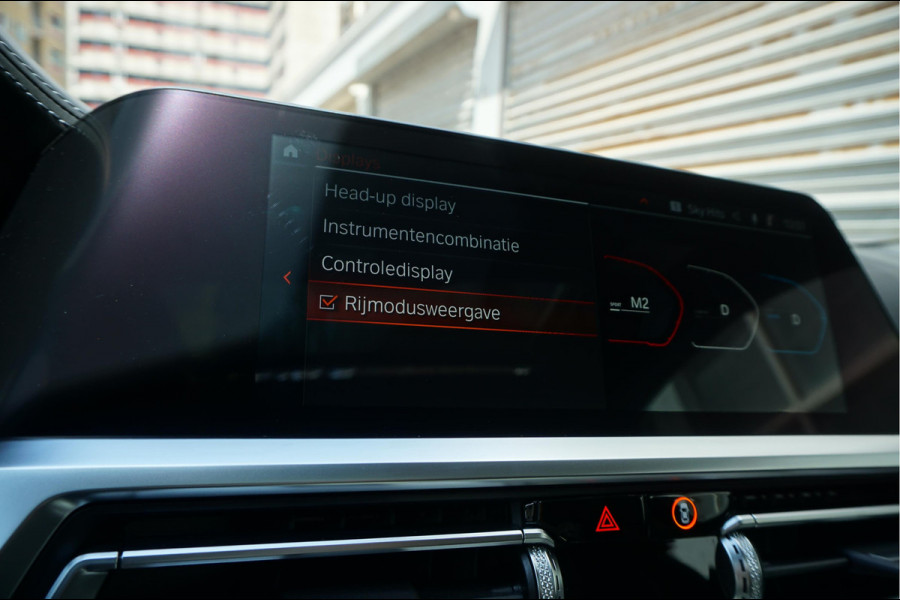 BMW 4 Serie Coupé M440i xDrive High Executive | M-SPORT | SAN REMO GRUN | Panoramadak | Harman Kardon | Head Up Display | Adaptieve demping | APPLE CarPlay | 360 graden Camera
