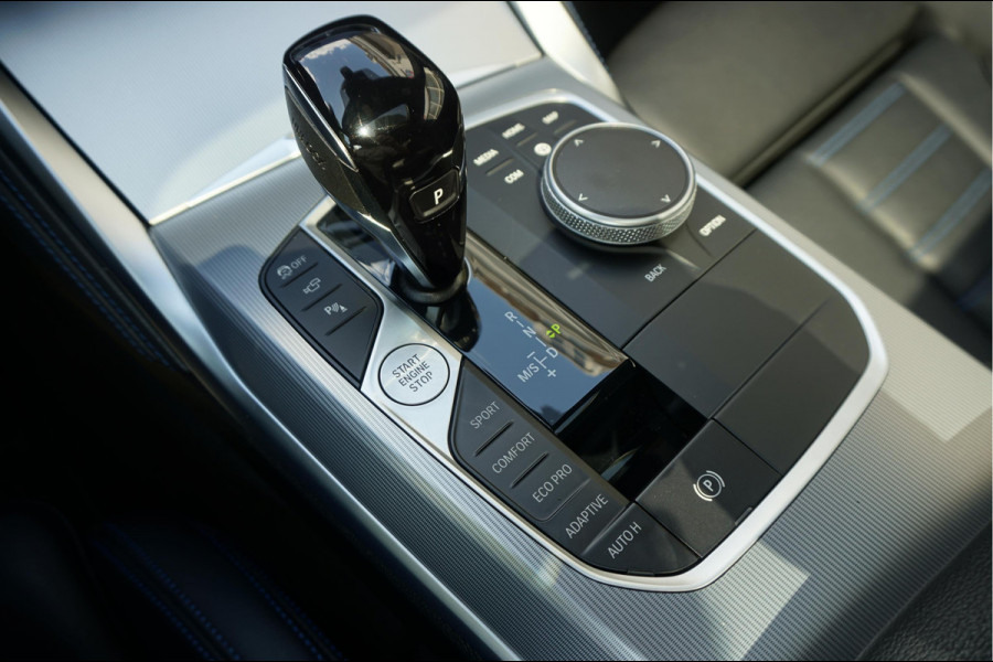 BMW 4 Serie Coupé M440i xDrive High Executive | M-SPORT | SAN REMO GRUN | Panoramadak | Harman Kardon | Head Up Display | Adaptieve demping | APPLE CarPlay | 360 graden Camera