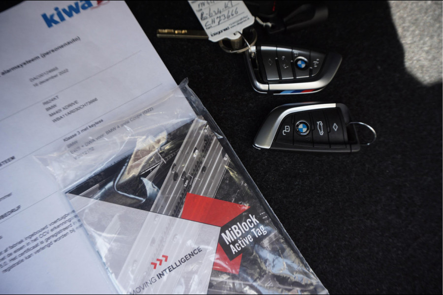BMW 4 Serie Coupé M440i xDrive High Executive | M-SPORT | SAN REMO GRUN | Panoramadak | Harman Kardon | Head Up Display | Adaptieve demping | APPLE CarPlay | 360 graden Camera
