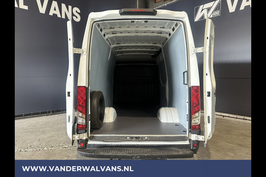 Iveco Daily 35C14V 136pk L2H2 Dubbel Lucht Euro6 Airco | 3500kg trekhaak | Cruisecontrol | Chauffeursstoel Bijrijdersbank