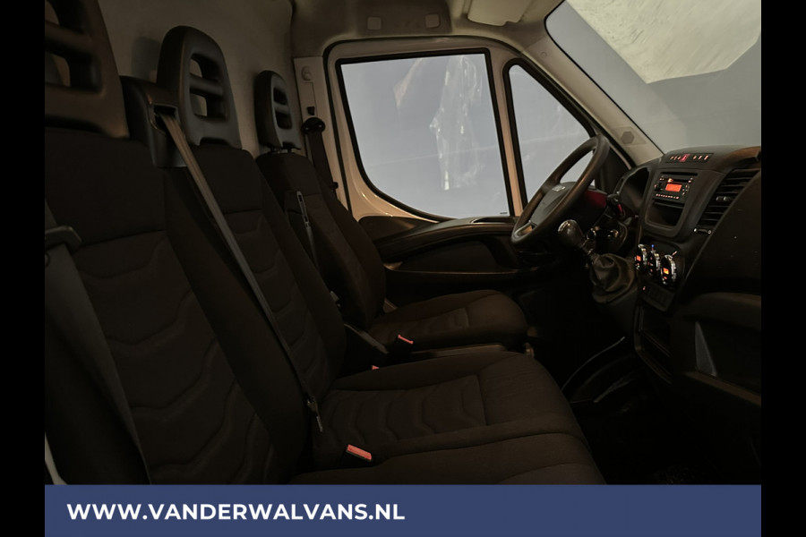 Iveco Daily 35C14V 136pk L2H2 Dubbel Lucht Euro6 Airco | 3500kg trekhaak | Cruisecontrol | Chauffeursstoel Bijrijdersbank