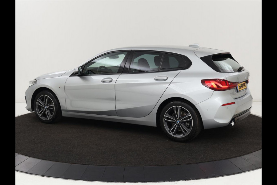 BMW 1-serie 118i M Sport | Trekhaak | Carplay | Navigatie | Sportstoelen | Half leder | Full LED | Climate control | Parkeerhulp