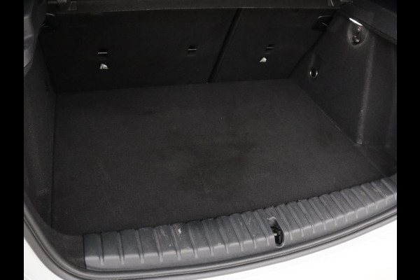 BMW 1-serie 118i M Sport | Trekhaak | Carplay | Navigatie | Sportstoelen | Half leder | Full LED | Climate control | Parkeerhulp