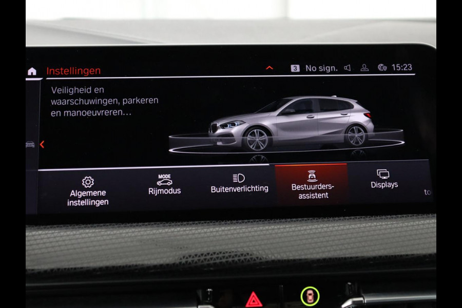 BMW 1-serie 118i M Sport | Trekhaak | Carplay | Navigatie | Sportstoelen | Half leder | Full LED | Climate control | Parkeerhulp
