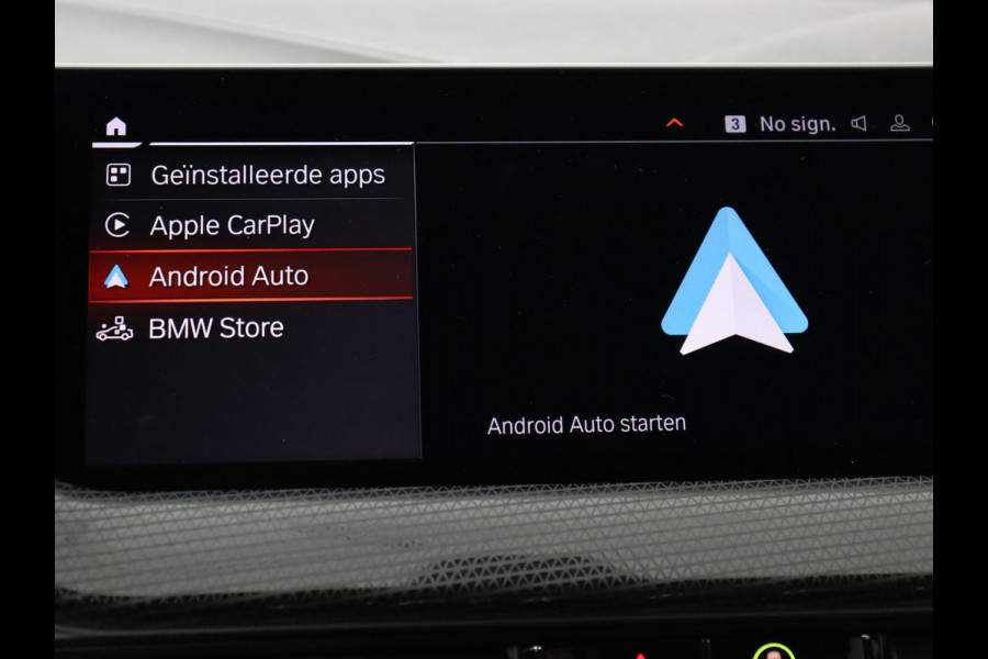 BMW 1-serie 118i M Sport | Trekhaak | Carplay | Navigatie | Sportstoelen | Half leder | Full LED | Climate control | Parkeerhulp