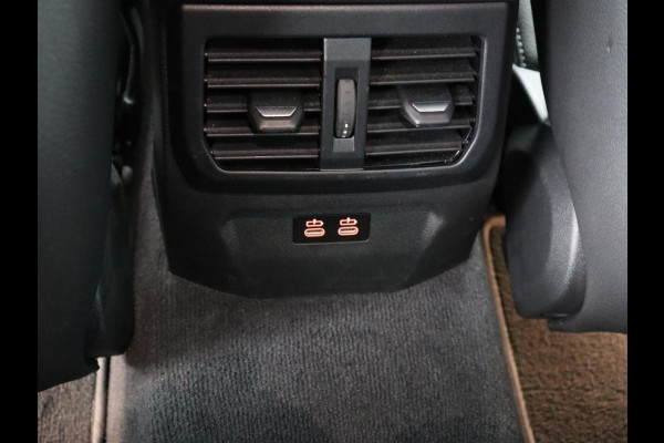 BMW 1-serie 118i M Sport | Trekhaak | Carplay | Navigatie | Sportstoelen | Half leder | Full LED | Climate control | Parkeerhulp
