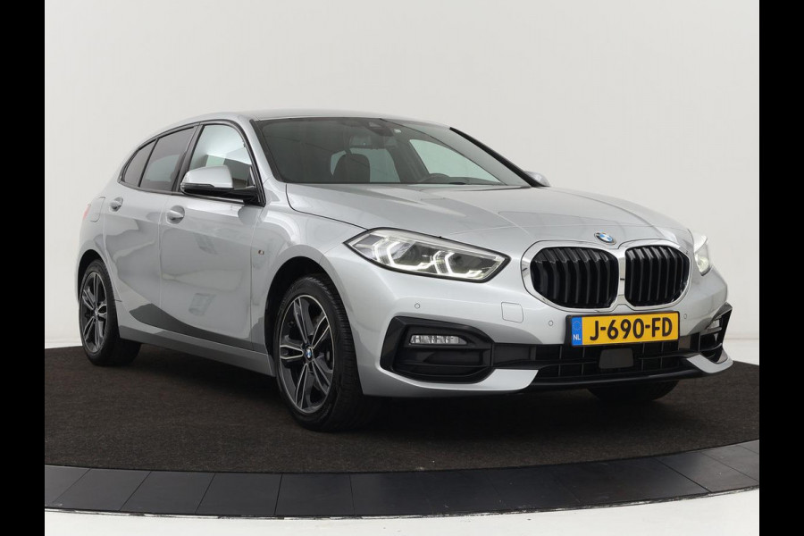 BMW 1-serie 118i M Sport | Trekhaak | Carplay | Navigatie | Sportstoelen | Half leder | Full LED | Climate control | Parkeerhulp