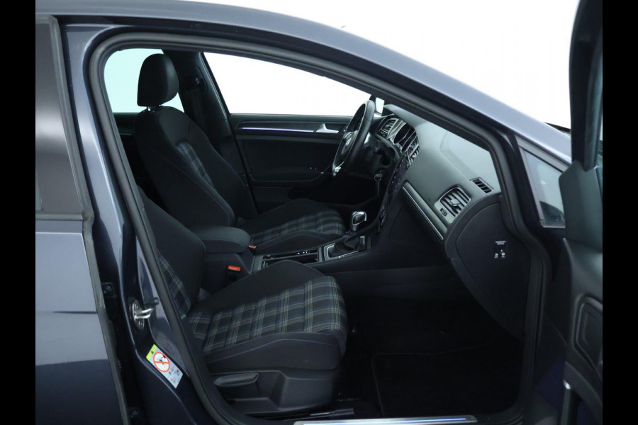 Volkswagen Golf 1.4 TSI PHEV GTE 204 PK | CarPlay | Camera