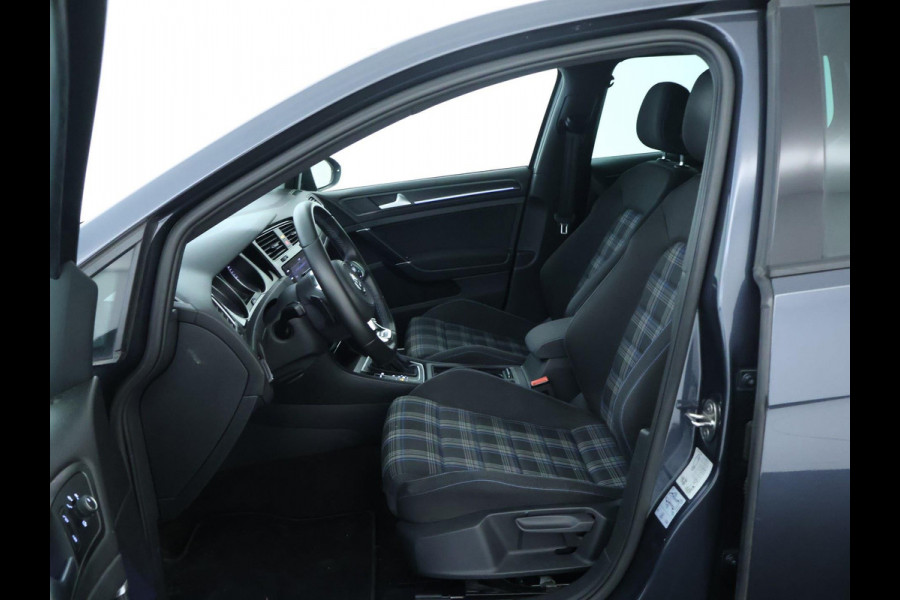 Volkswagen Golf 1.4 TSI PHEV GTE 204 PK | CarPlay | Camera
