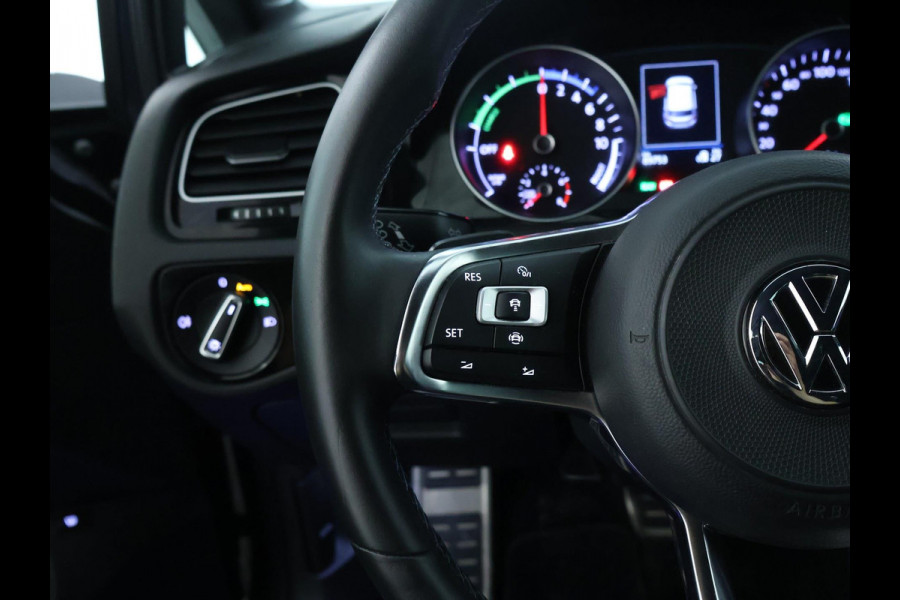 Volkswagen Golf 1.4 TSI PHEV GTE 204 PK | CarPlay | Camera