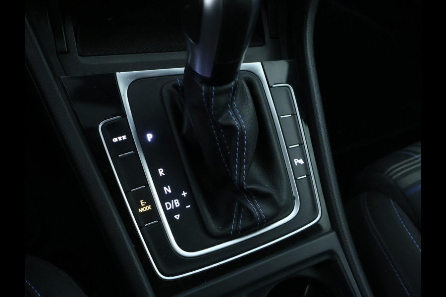 Volkswagen Golf 1.4 TSI PHEV GTE 204 PK | CarPlay | Camera