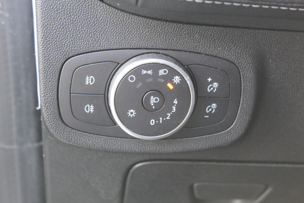 Ford Fiesta 1.0 EcoBoost Vignale , 100pk , 5 deurs 62115km NAP Climate control , Winter pack , Trekhaak , Bluetooth