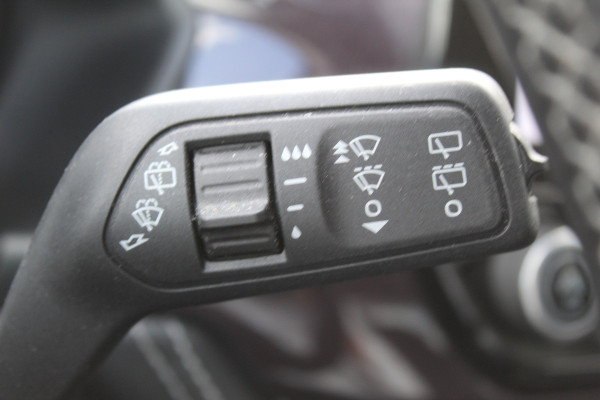 Ford Fiesta 1.0 EcoBoost Vignale , 100pk , 5 deurs 62115km NAP Climate control , Winter pack , Trekhaak , Bluetooth