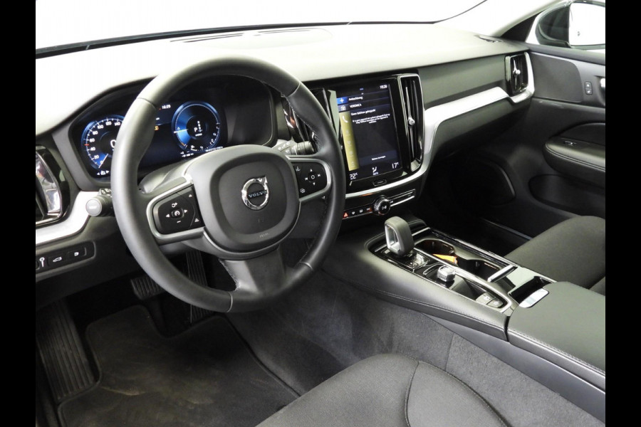 Volvo V60 2.0 T6 Recharge AWD Core Plug-in NAVI/LED/18''LMV/CLIMA