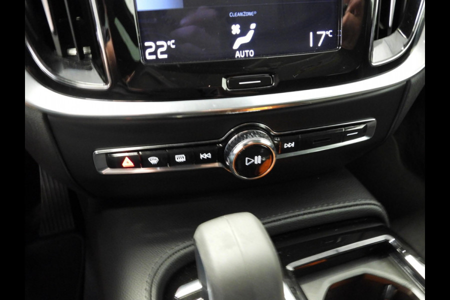 Volvo V60 2.0 T6 Recharge AWD Core Plug-in NAVI/LED/18''LMV/CLIMA