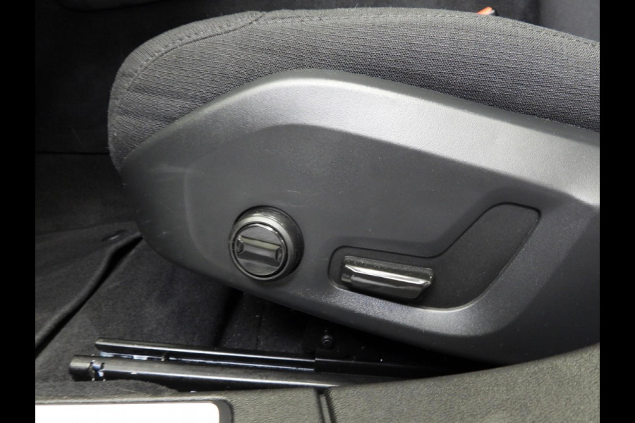 Volvo V60 2.0 T6 Recharge AWD Core Plug-in NAVI/LED/18''LMV/CLIMA