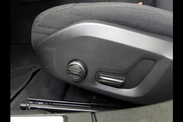 Volvo V60 2.0 T6 Recharge AWD Core Plug-in NAVI/LED/18''LMV/CLIMA