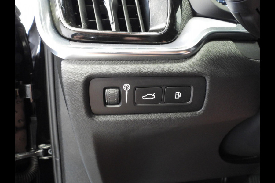 Volvo V60 2.0 T6 Recharge AWD Core Plug-in NAVI/LED/18''LMV/CLIMA