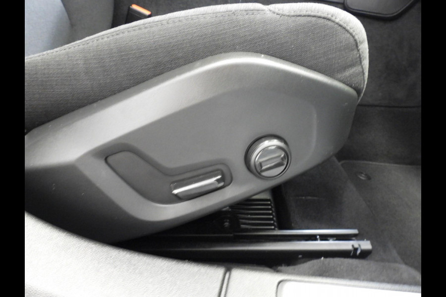 Volvo V60 2.0 T6 Recharge AWD Core Plug-in NAVI/LED/18''LMV/CLIMA