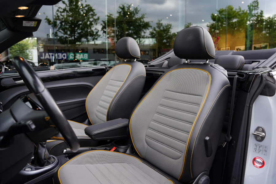 Volkswagen Beetle Cabriolet 2.0 TSI Dune NL-Auto 66 D.Km