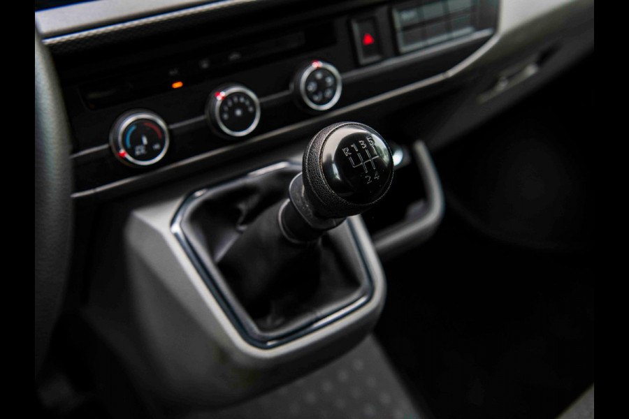 Volkswagen Transporter 2.0 TDI L2H1 | Trekhaak | Cruise | Carplay | Navi