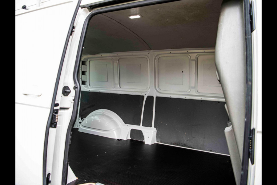 Volkswagen Transporter 2.0 TDI L2H1 | Trekhaak | Cruise | Carplay | Navi