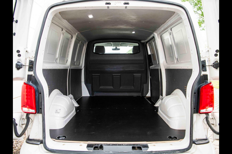 Volkswagen Transporter 2.0 TDI L2H1 | Trekhaak | Cruise | Carplay | Navi