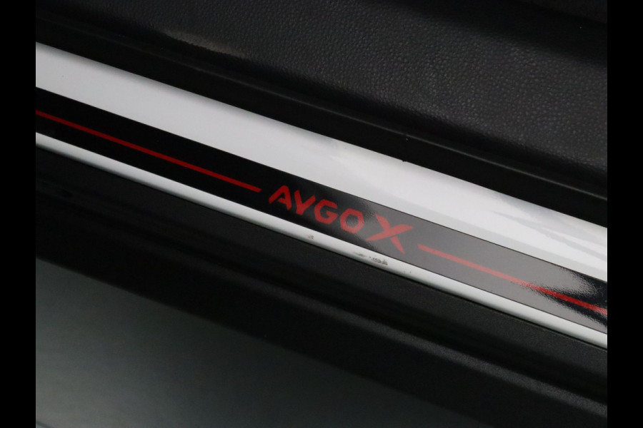 Toyota Aygo X 1.0 VVT-i MT first Adapt. Cruise | Camera | Climate | Carplay | 17" Velgen