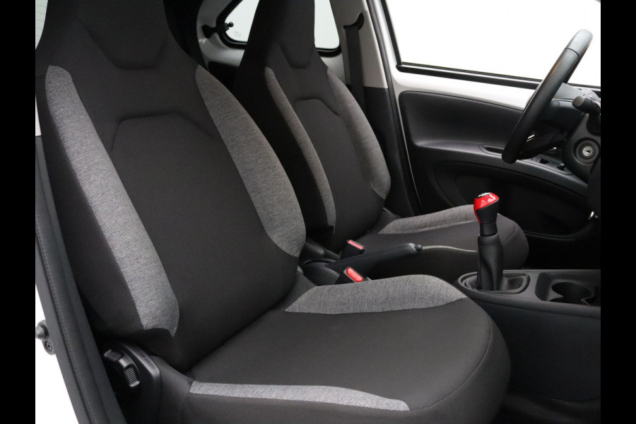 Toyota Aygo X 1.0 VVT-i MT first Adapt. Cruise | Camera | Climate | Carplay | 17" Velgen