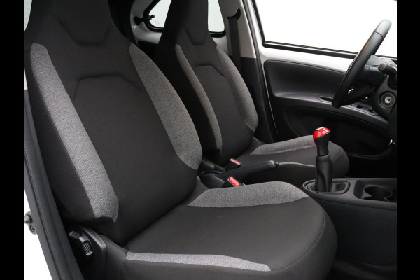Toyota Aygo X 1.0 VVT-i MT first Adapt. Cruise | Camera | Climate | Carplay | 17" Velgen