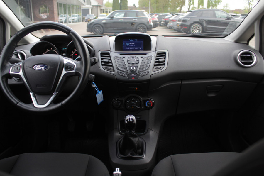 Ford Fiesta 1.0 EcoBoost Titanium Navigatie / Parkeerhulp achter / Bluetooth / 15'' / Cruise Control