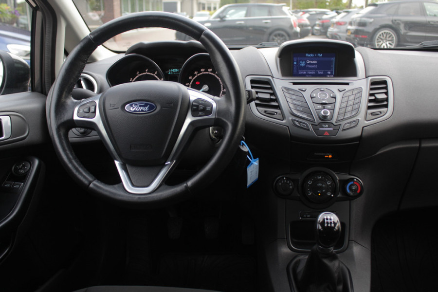 Ford Fiesta 1.0 EcoBoost Titanium Navigatie / Parkeerhulp achter / Bluetooth / 15'' / Cruise Control