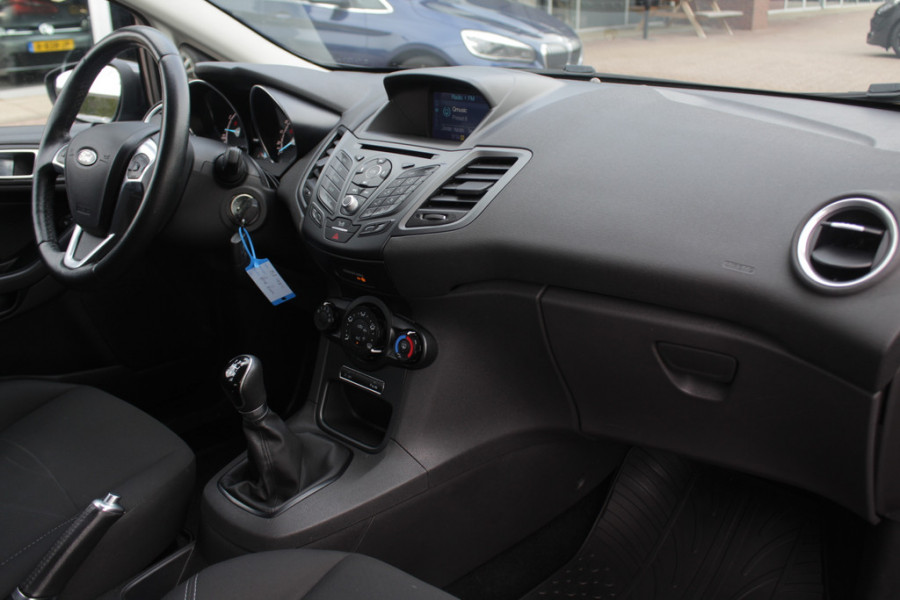 Ford Fiesta 1.0 EcoBoost Titanium Navigatie / Parkeerhulp achter / Bluetooth / 15'' / Cruise Control