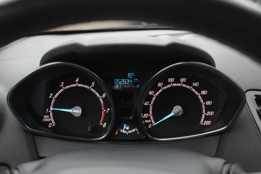 Ford Fiesta 1.0 EcoBoost Titanium Navigatie / Parkeerhulp achter / Bluetooth / 15'' / Cruise Control
