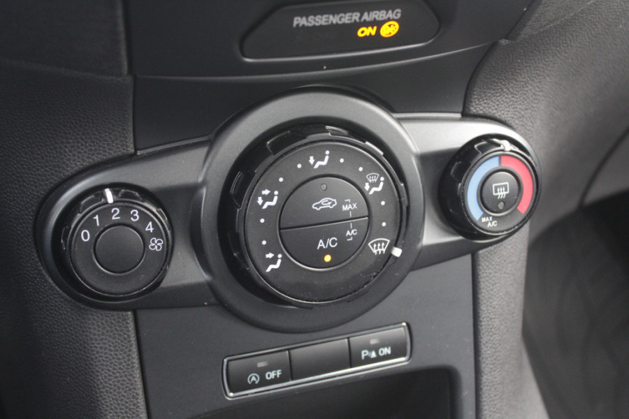 Ford Fiesta 1.0 EcoBoost Titanium Navigatie / Parkeerhulp achter / Bluetooth / 15'' / Cruise Control