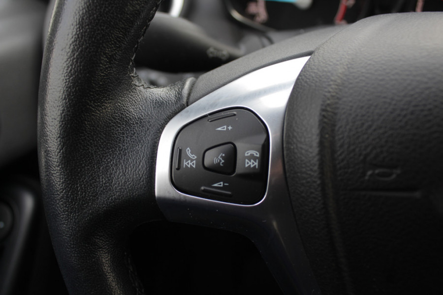 Ford Fiesta 1.0 EcoBoost Titanium Navigatie / Parkeerhulp achter / Bluetooth / 15'' / Cruise Control